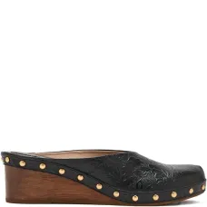 Мюли с заклепками и тиснением