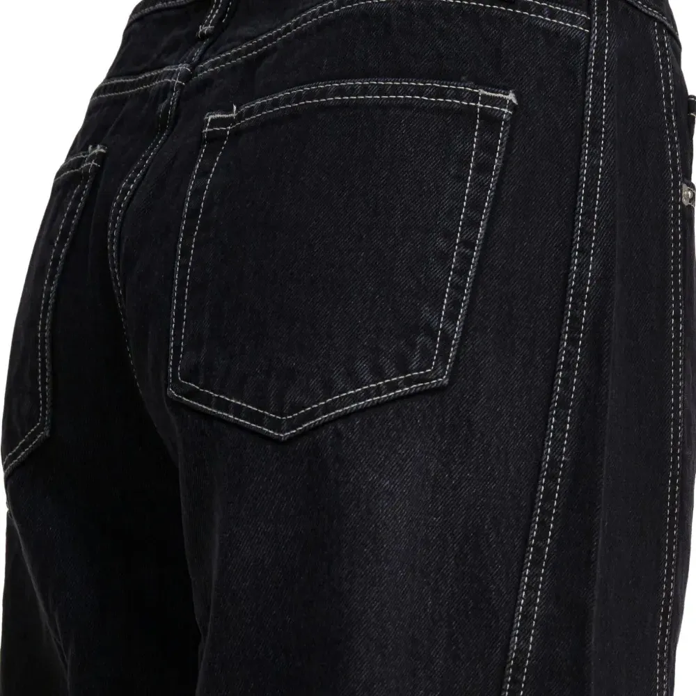 Джинсы с контрастной строчкой