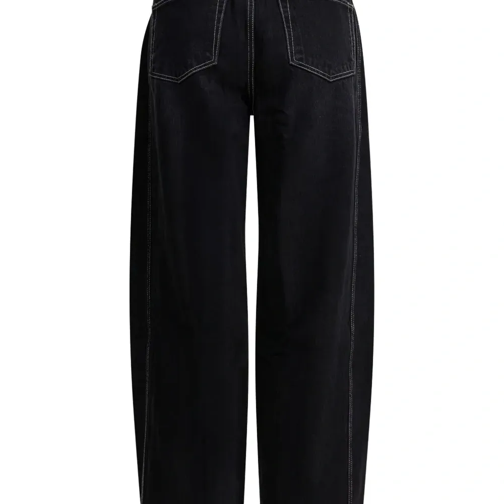 Джинсы с контрастной строчкой