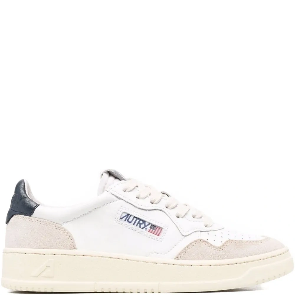 Кроссовки с нашивкой-логотипом