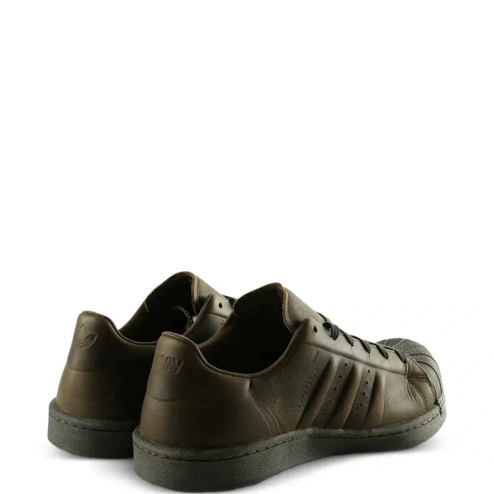 Кроссовки Superstar из коллаборации с AVAVAV