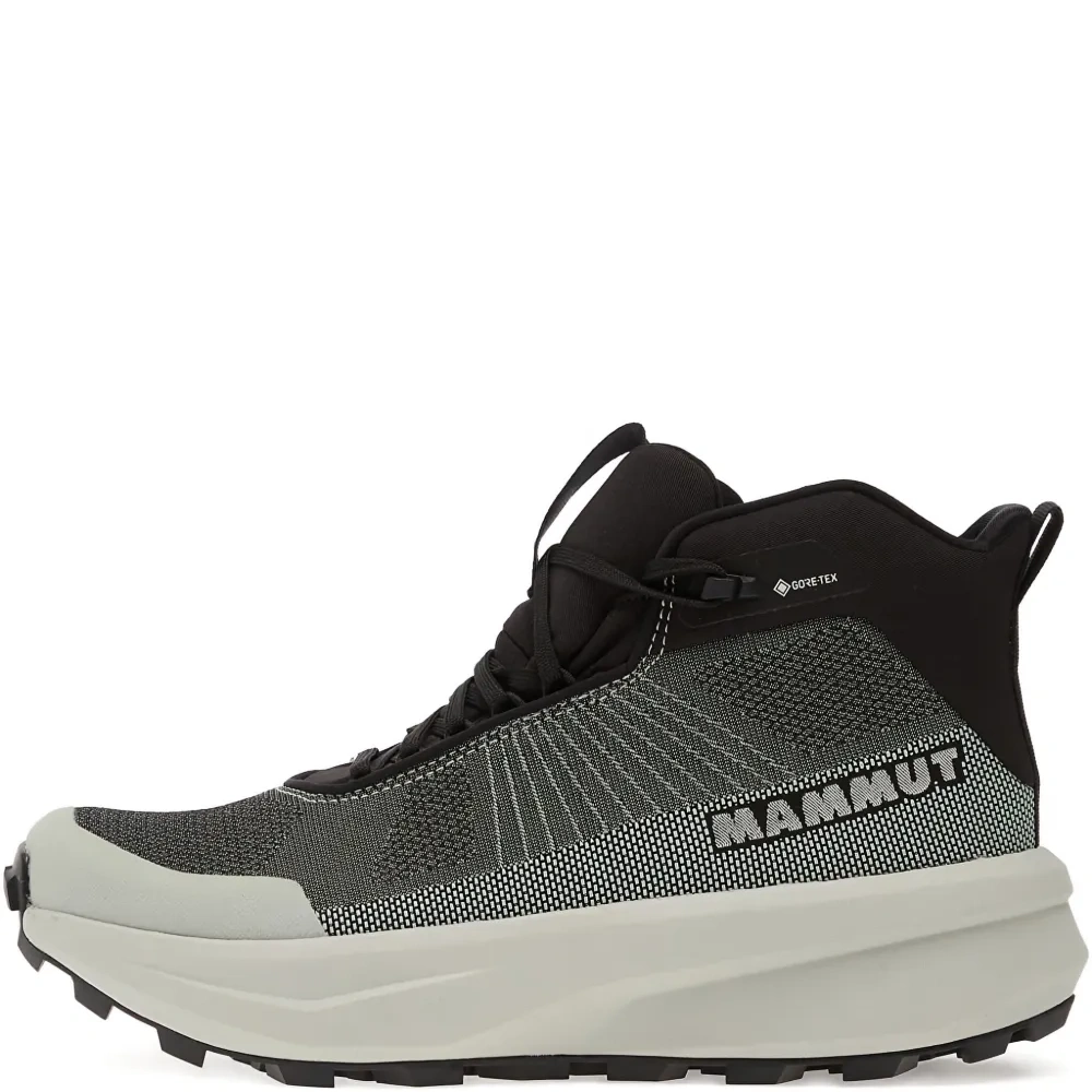 Кроссовки на шнуровке