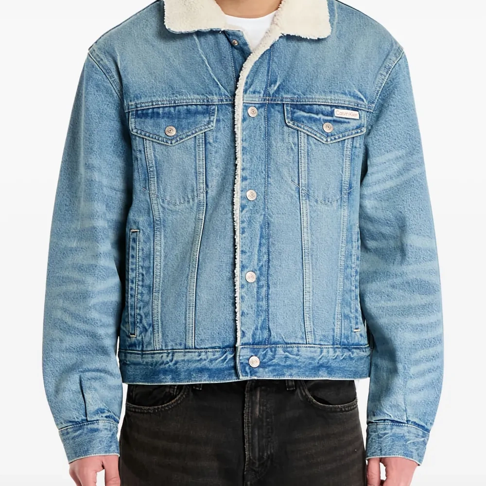 Джинсовая куртка с отделкой из шерпы