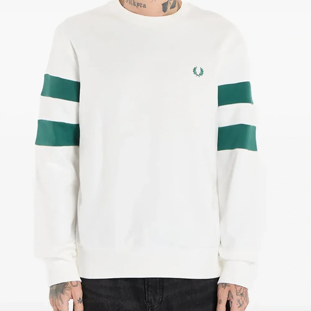 Толстовка с вышитым логотипом