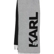 Шарф логотипом и бахромой