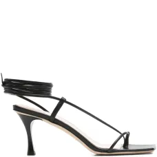 Босоножки с квадратным носком и завязками