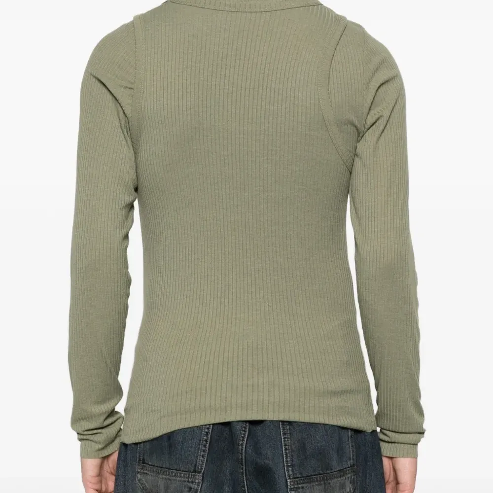 Двойной слой Дория с ребристой текстурой