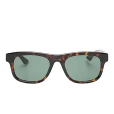 Солнцезащитные очки в геометричной оправе