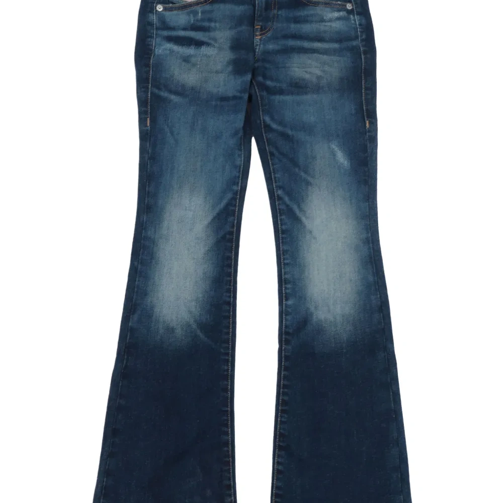 Джинсы с эффектом потертости