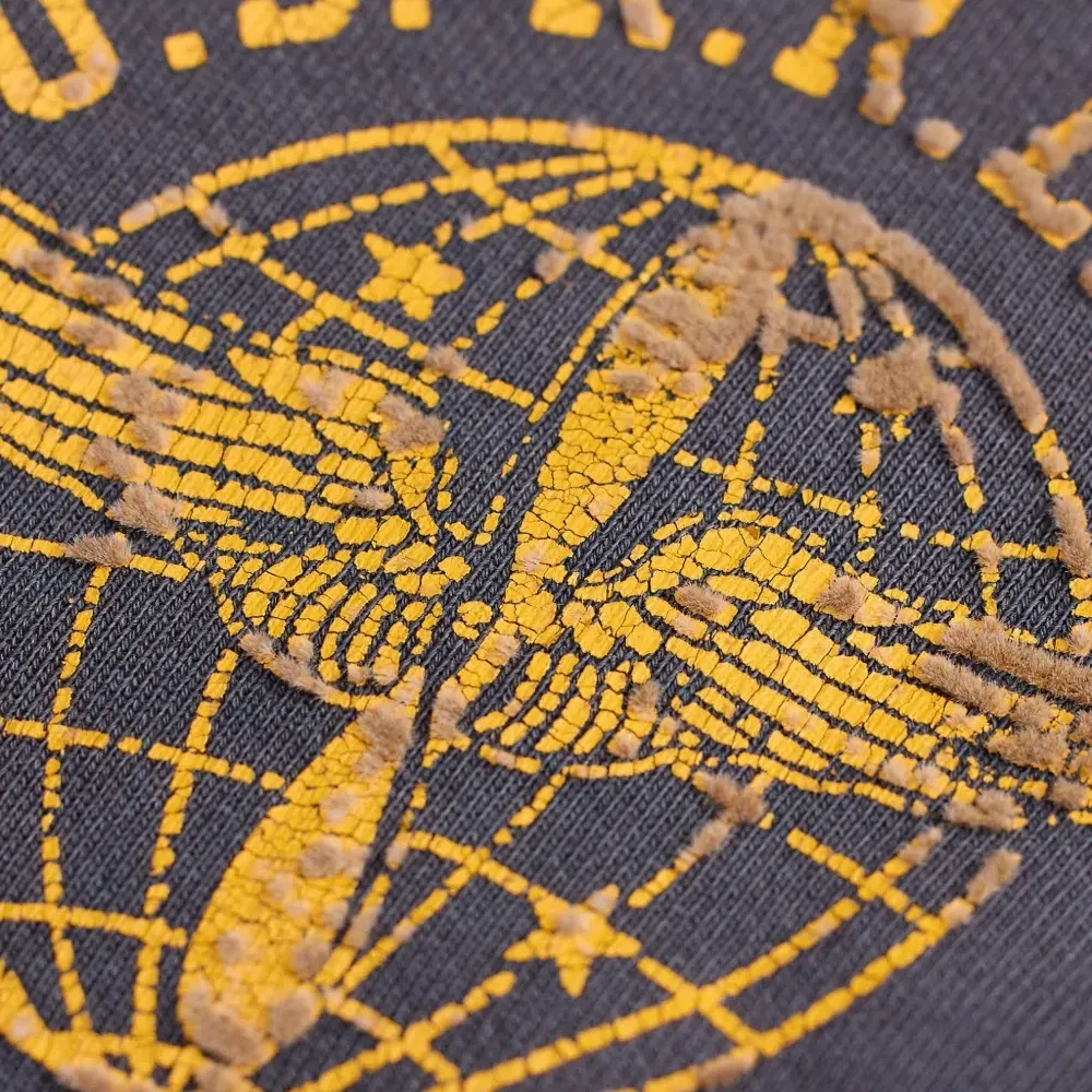 Толстовка с графичным принтом и нагрудным карманом