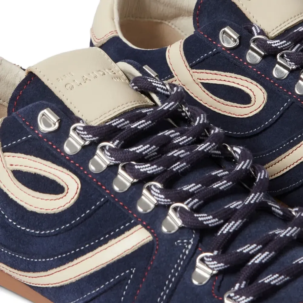 Кроссовки на шнуровке