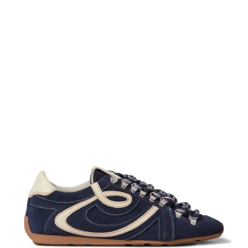 Кроссовки на шнуровке