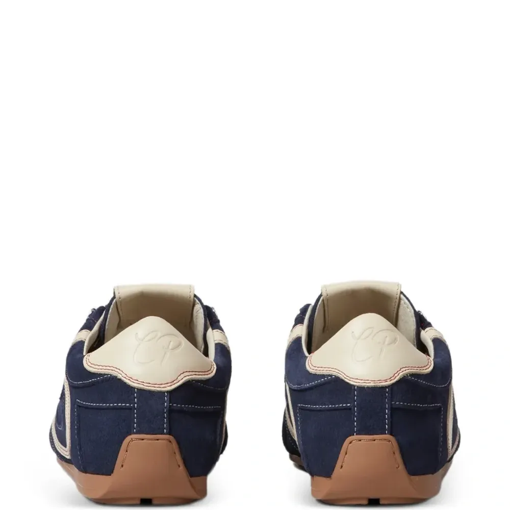 Кроссовки на шнуровке