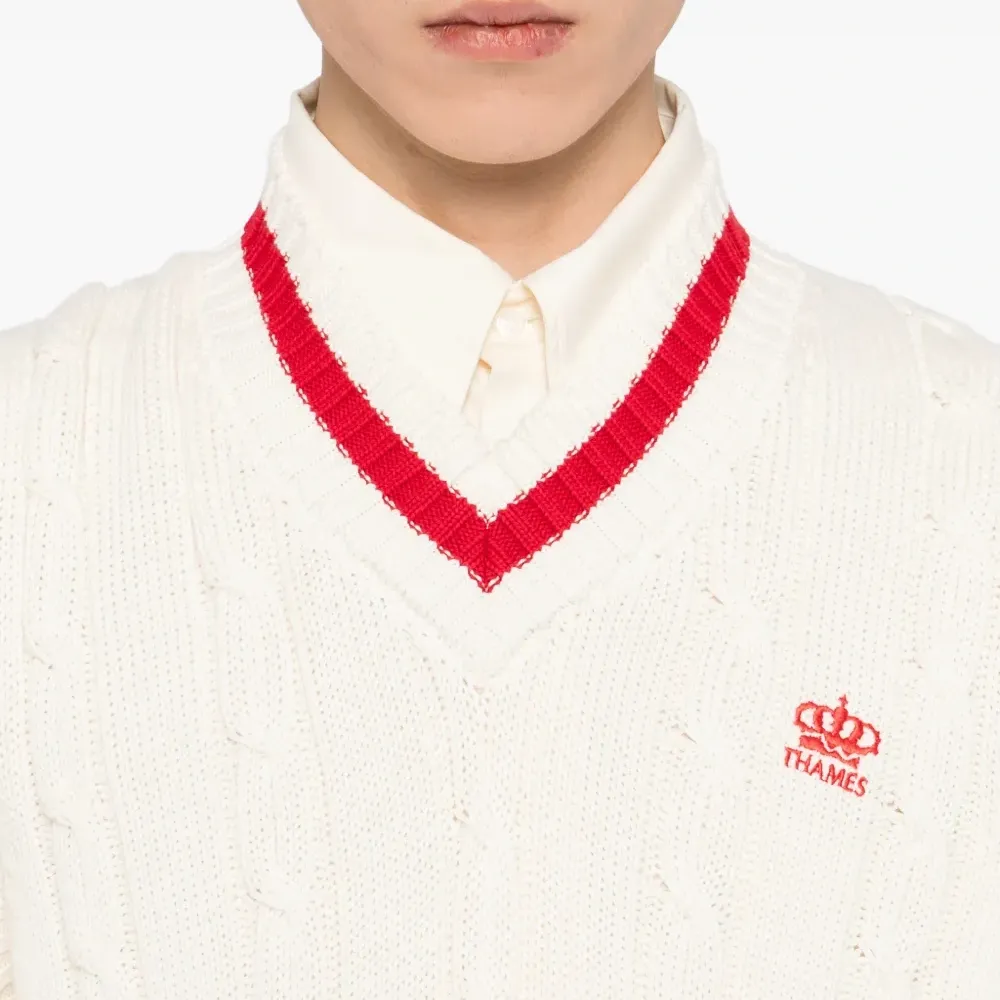 Вязаный жилет с нашивкой-логотипом