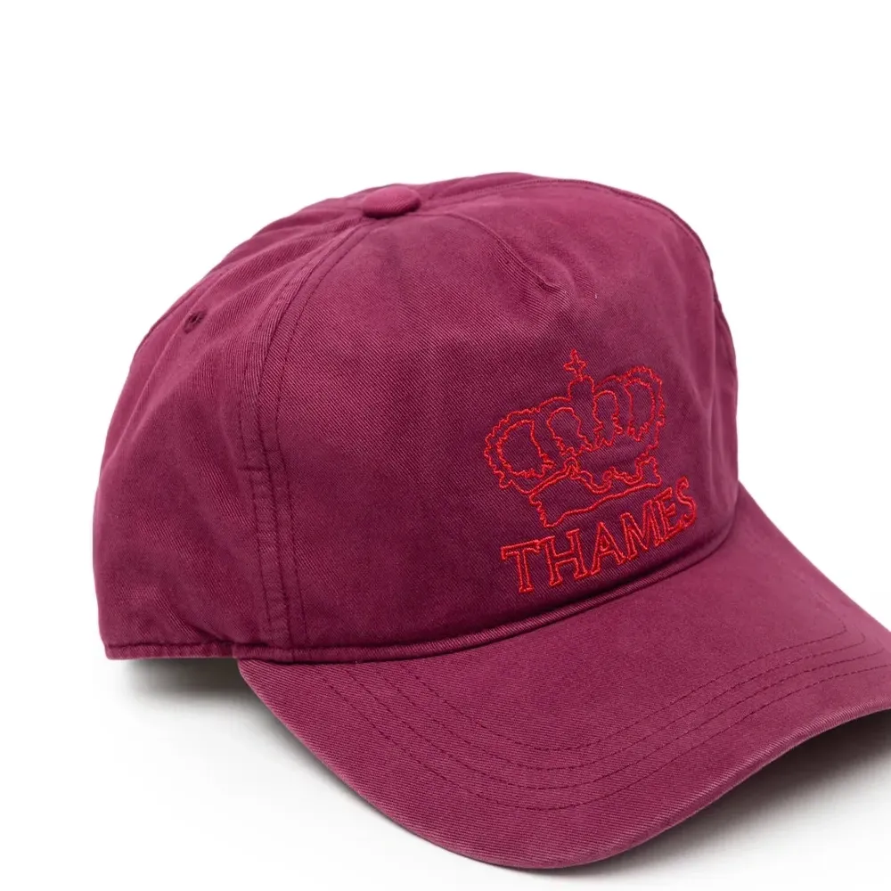 Бейсболка с вышитым логотипом