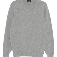 Свитер с круглым вырезом