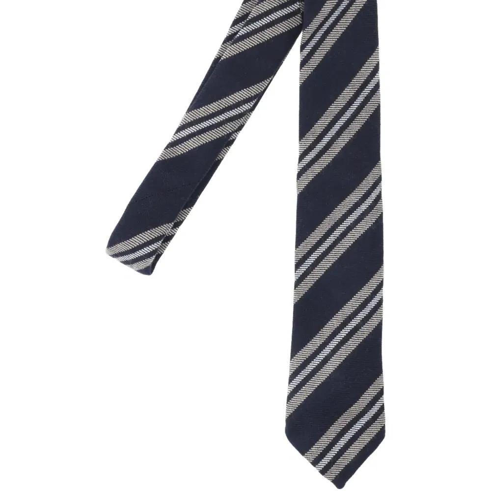 Галстук в диагональную полоску