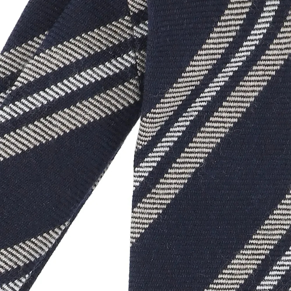 Галстук в диагональную полоску