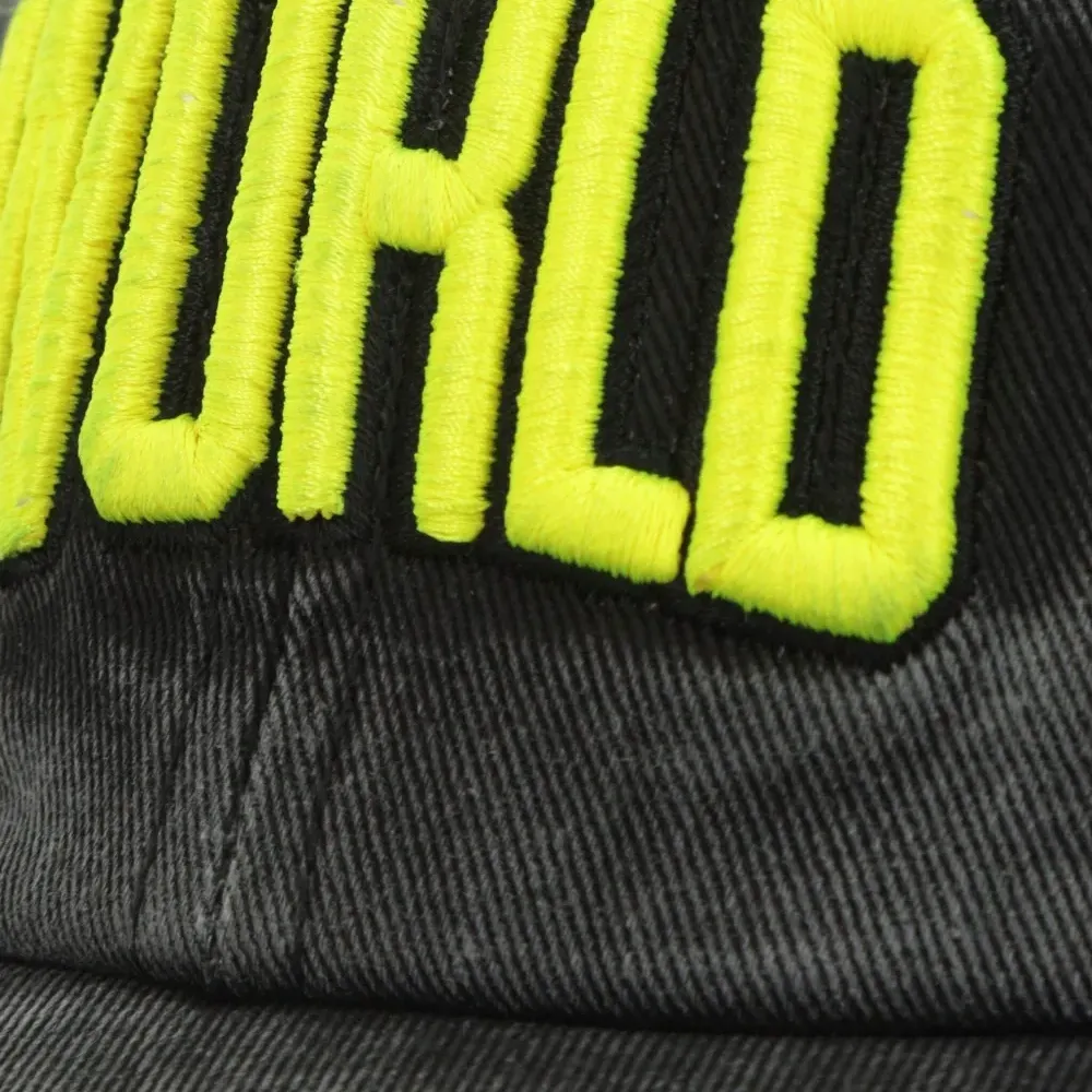 Кепка с вышитым логотипом