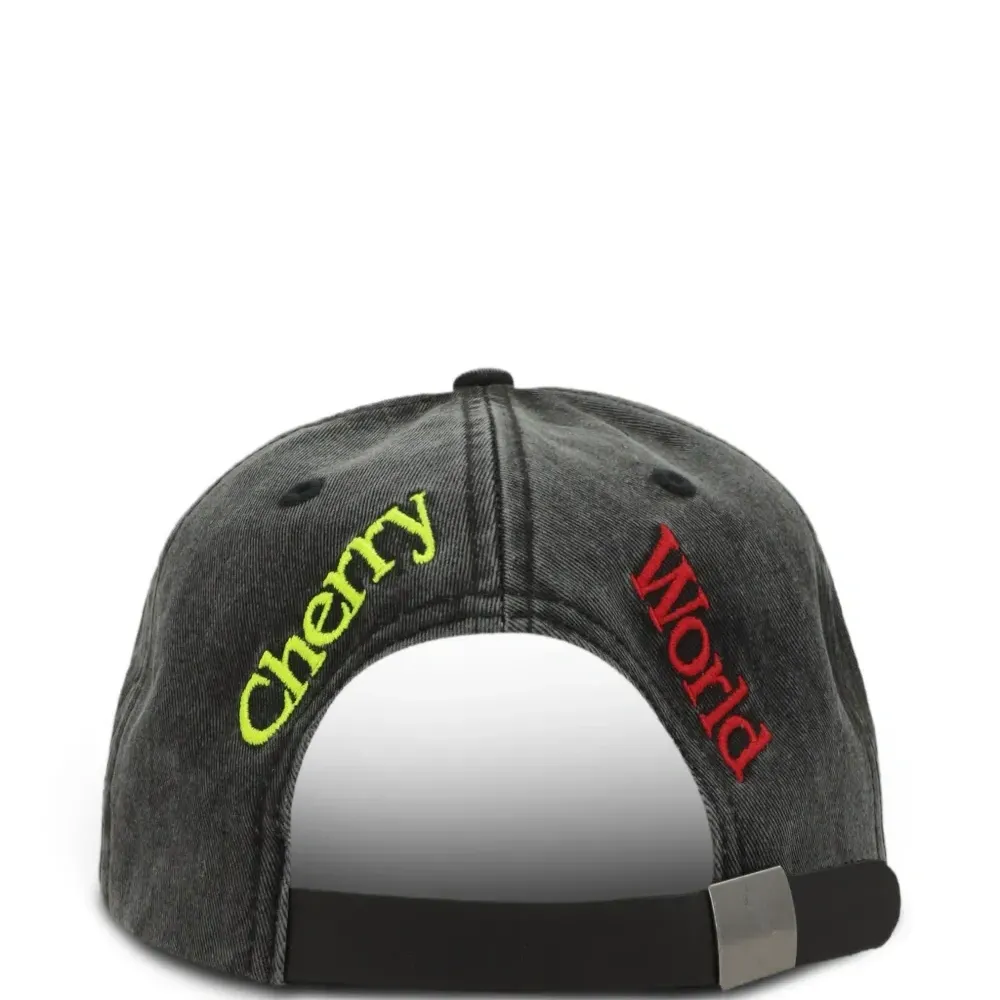 Кепка с вышитым логотипом