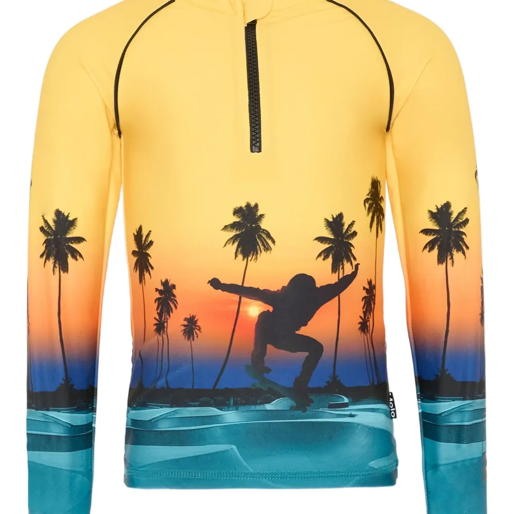 Топ с графичным принтом