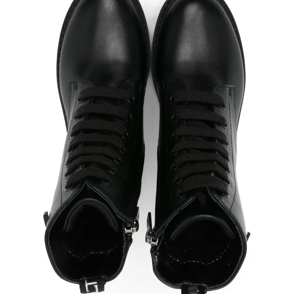 Ботинки на шнуровке