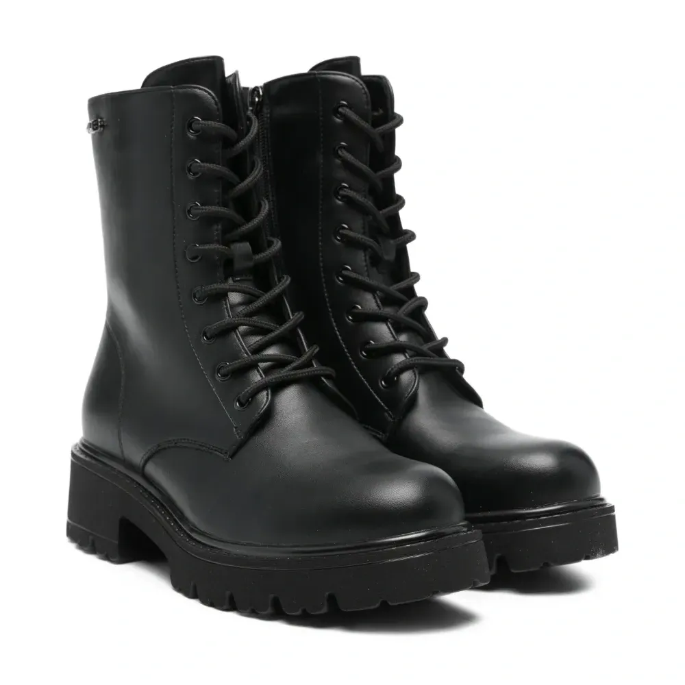 Ботинки на шнуровке