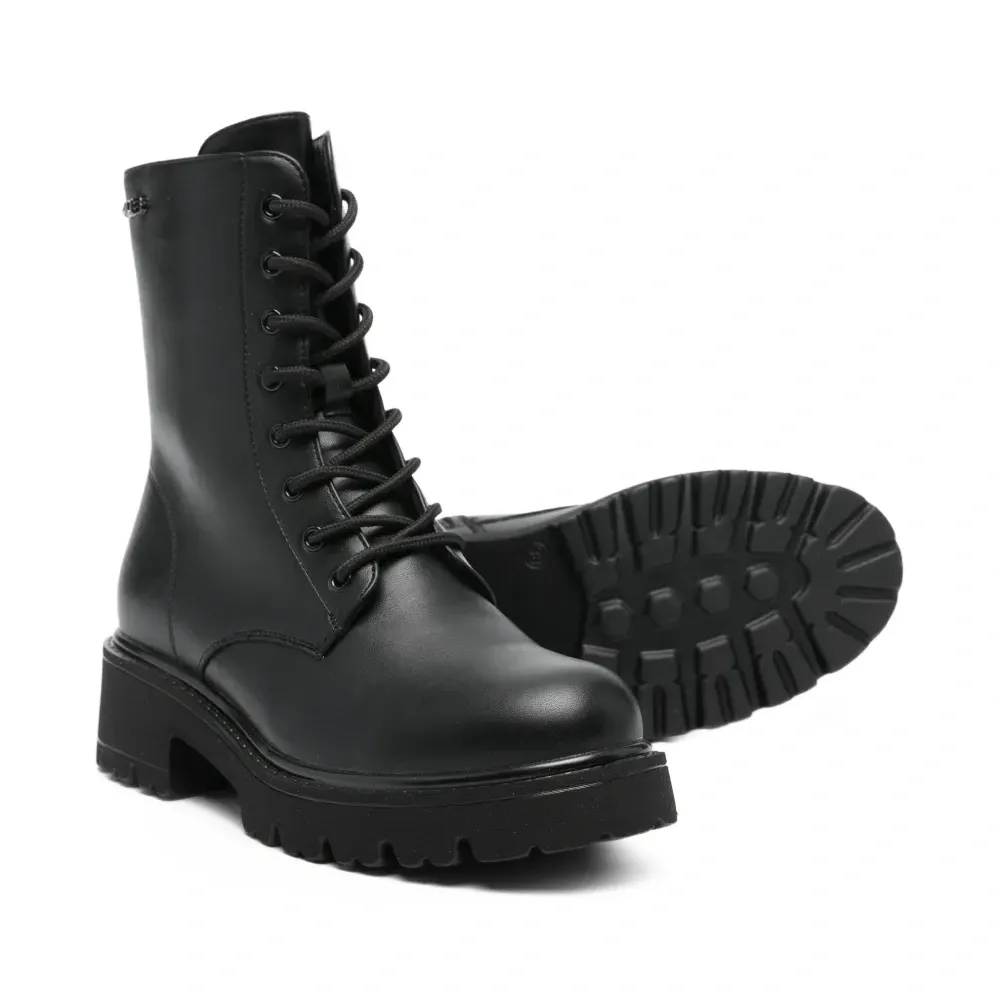 Ботинки на шнуровке