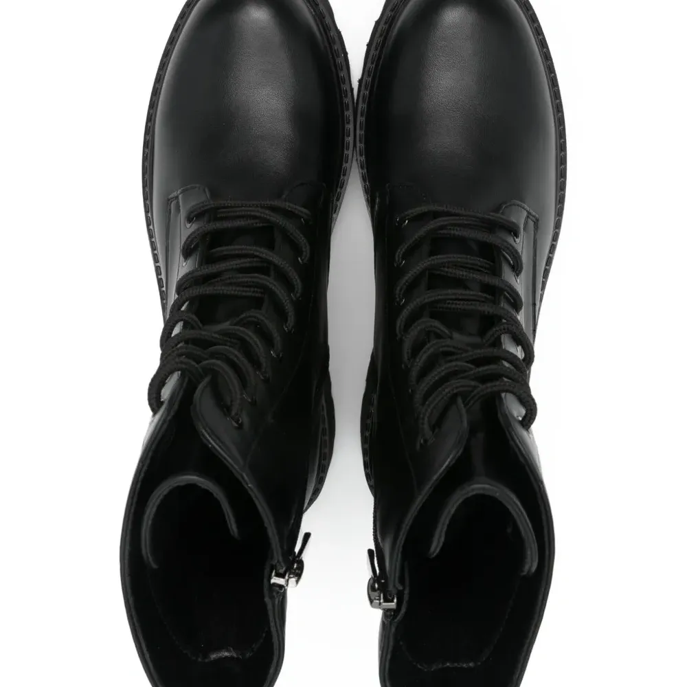 Ботинки на шнуровке