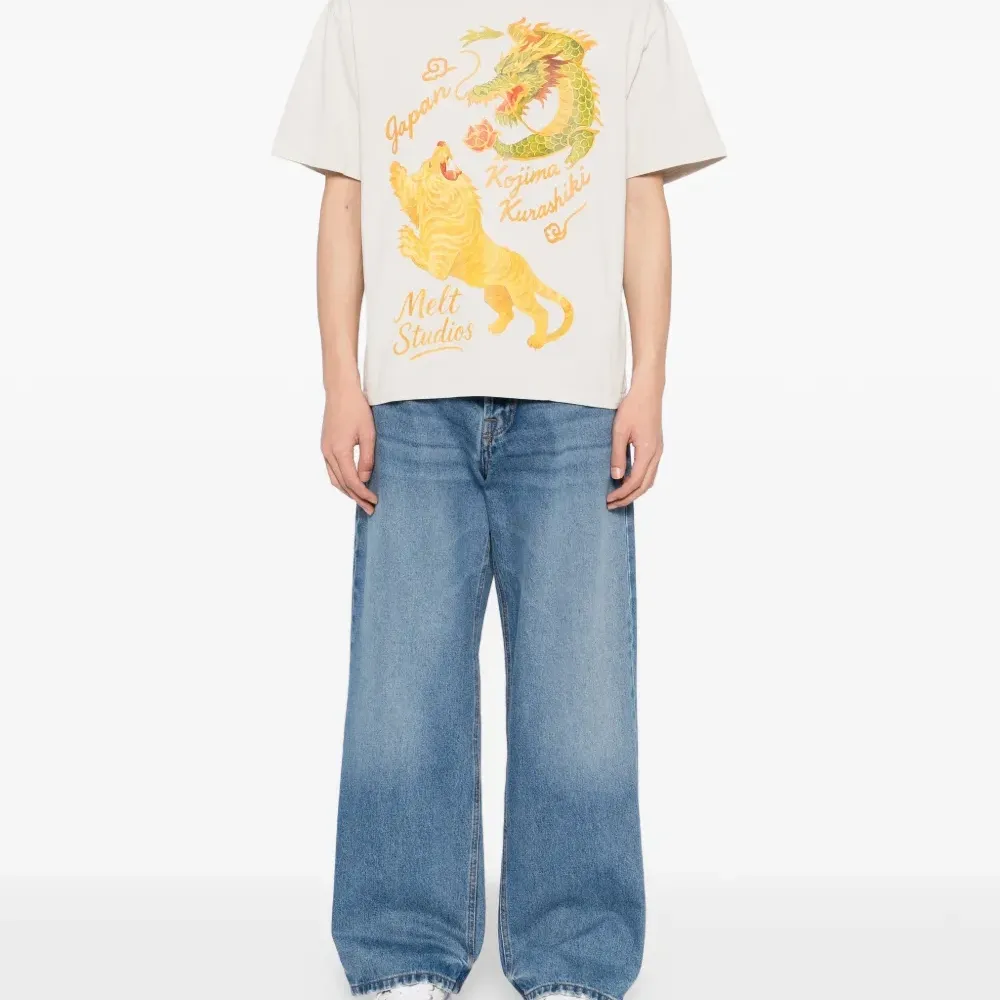 Футболка с графичным принтом