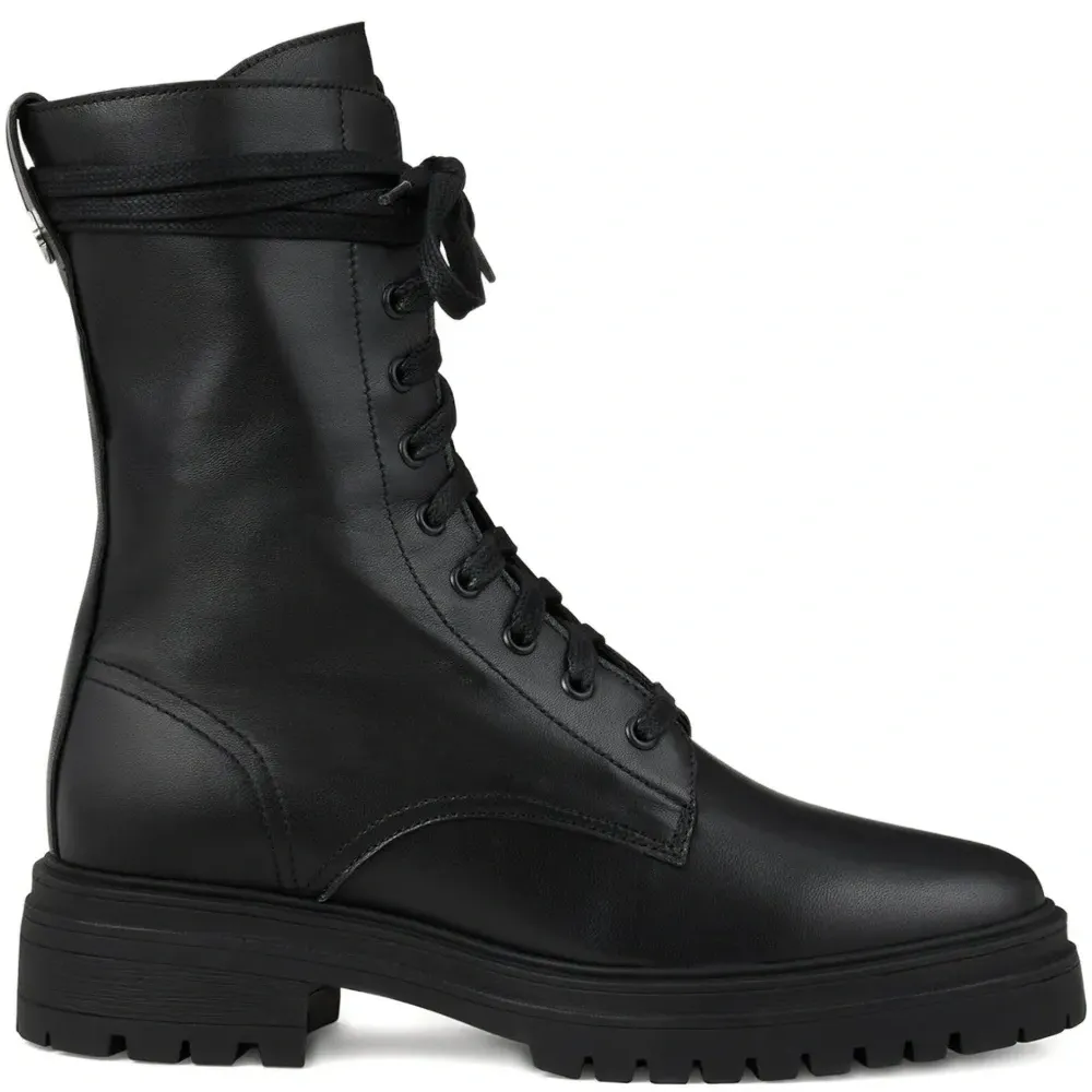 Ботинки на шнуровке Ботинки на шнуровке