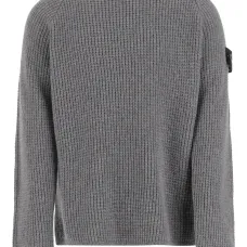 Свитер с круглым вырезом