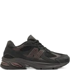 Кроссовки 2010 с нашивкой-логотипом