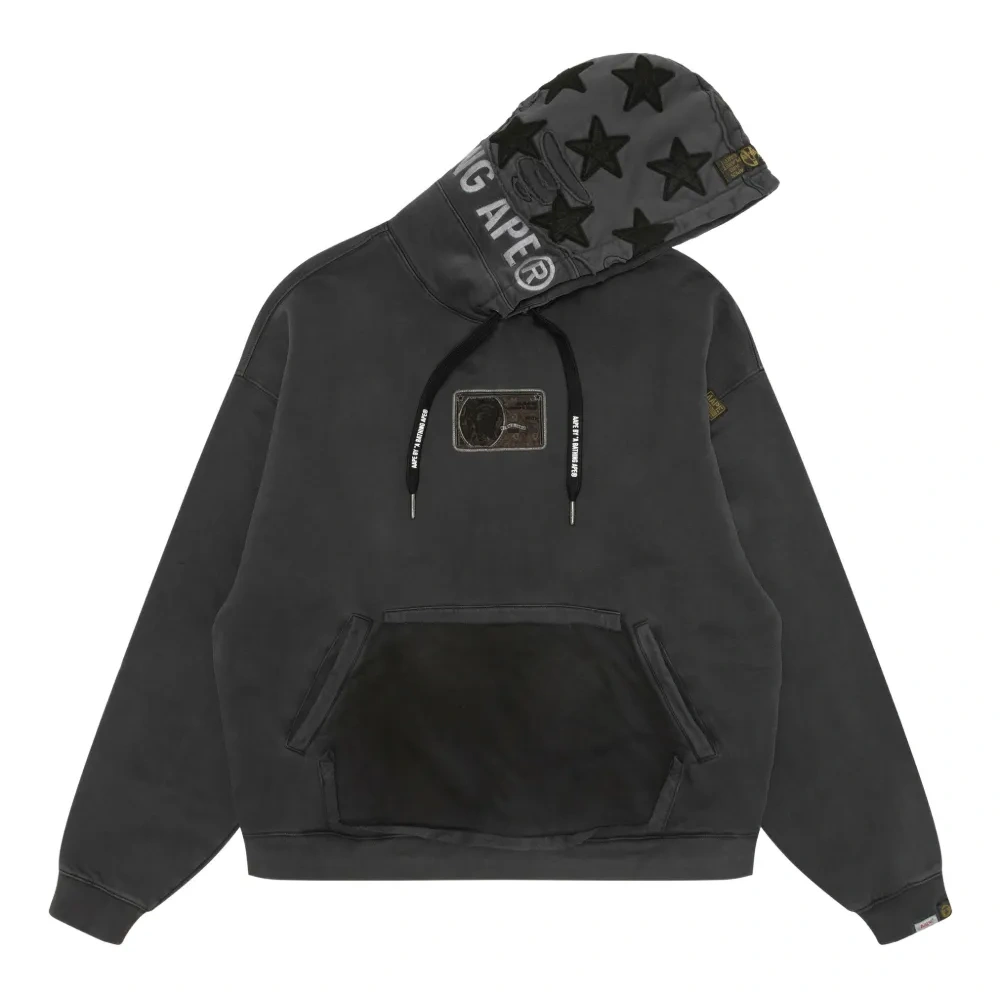 Свитер с капюшоном и аппликацией