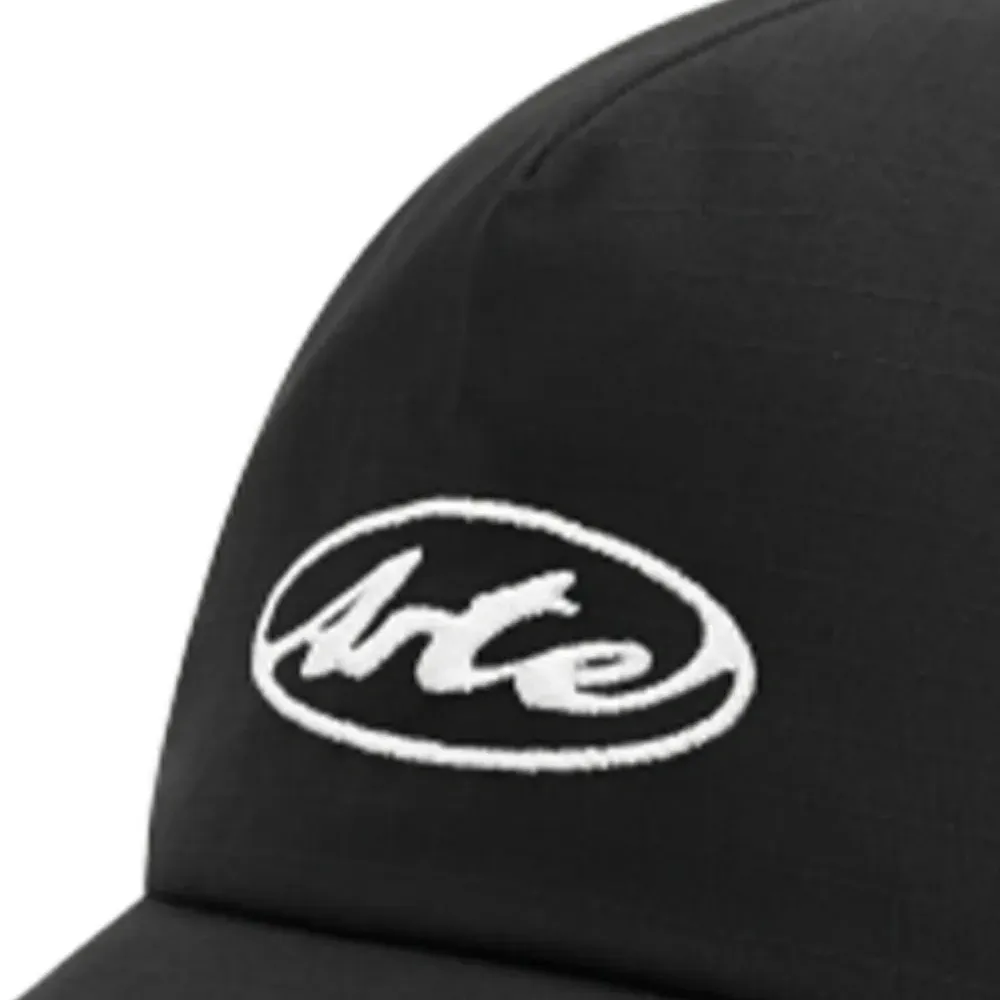 Бейсболка с логотипом