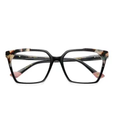 Очки в геометричной оправе