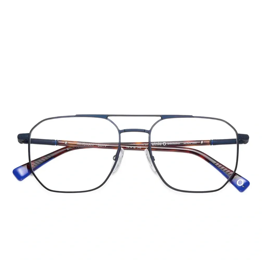 Очки в геометричной оправе