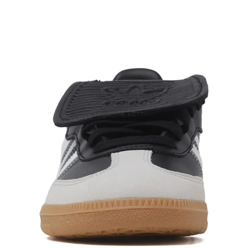 Кеды с полосками и застежкой на липучке