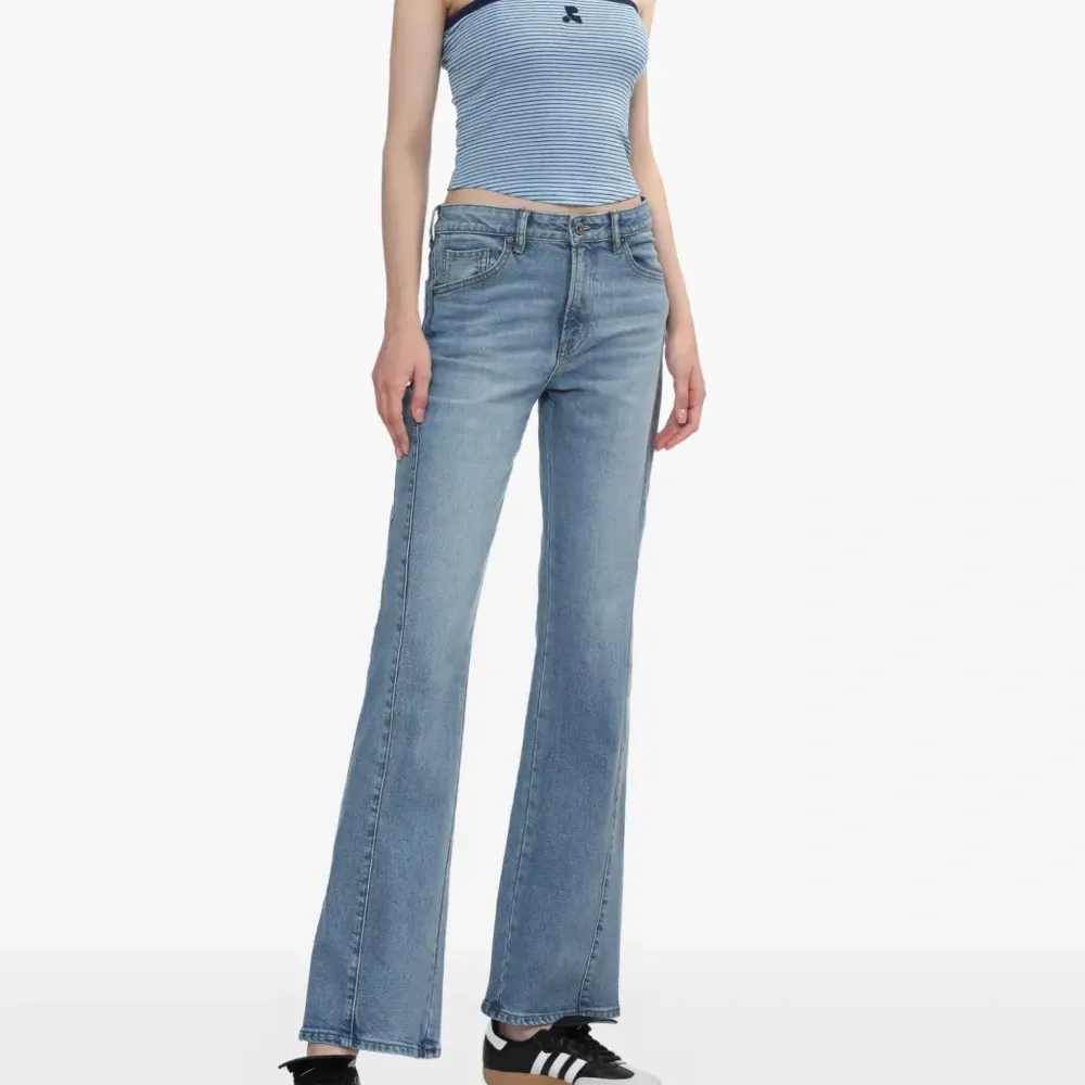 Кеды с полосками и застежкой на липучке