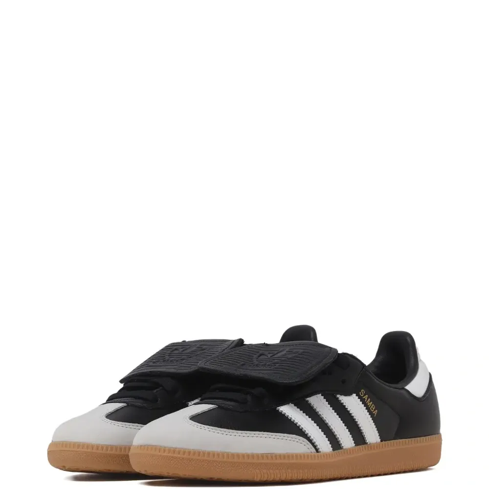 Кеды с полосками и застежкой на липучке