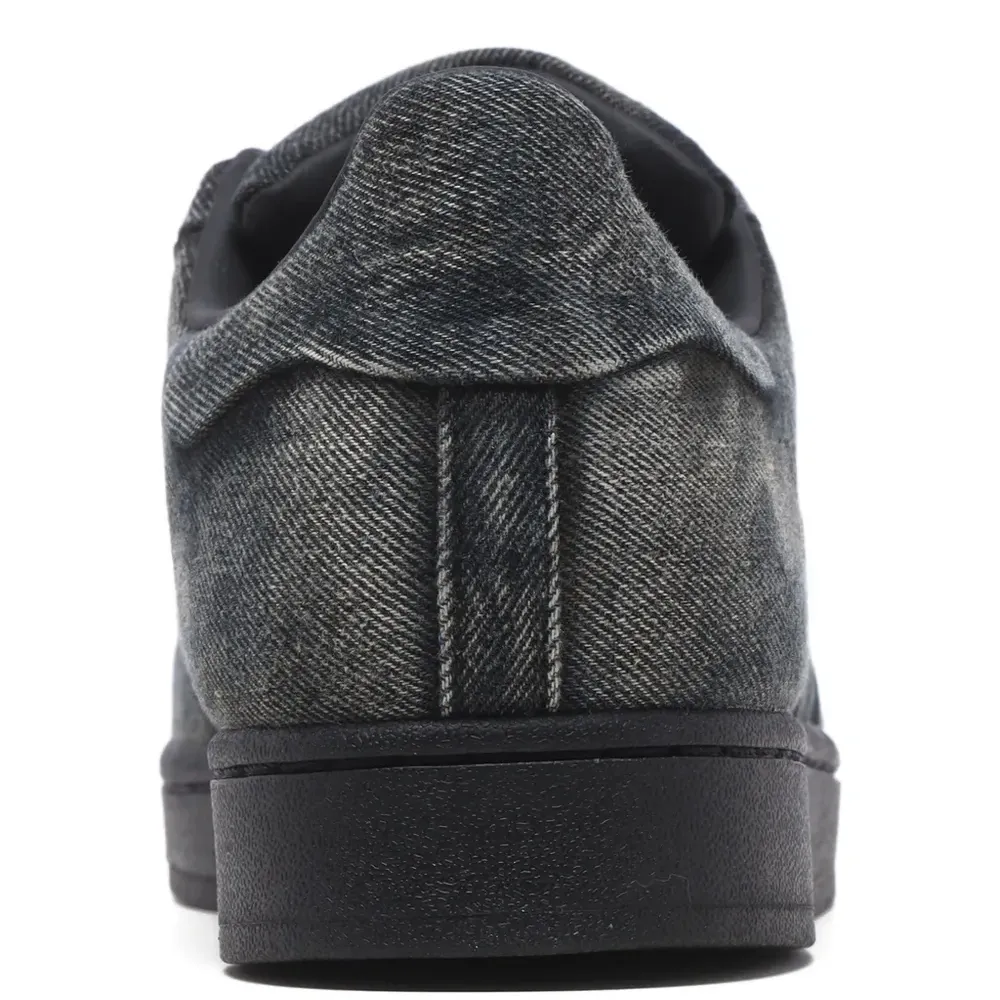 Полосатые кроссовки