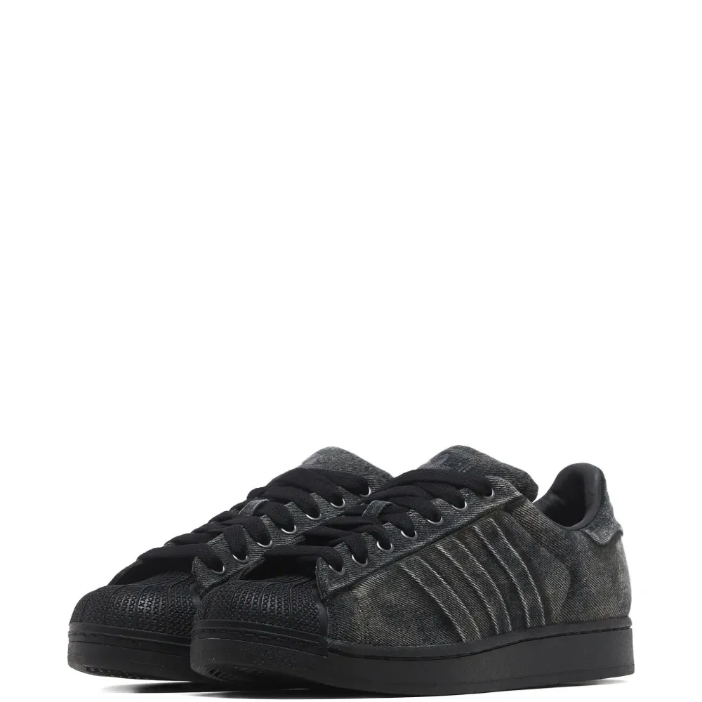 Полосатые кроссовки