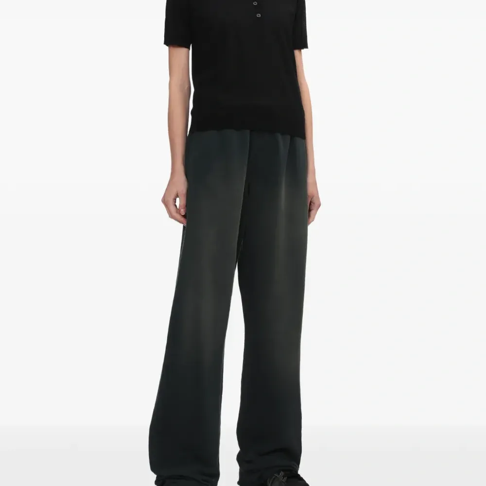 Полосатые кроссовки