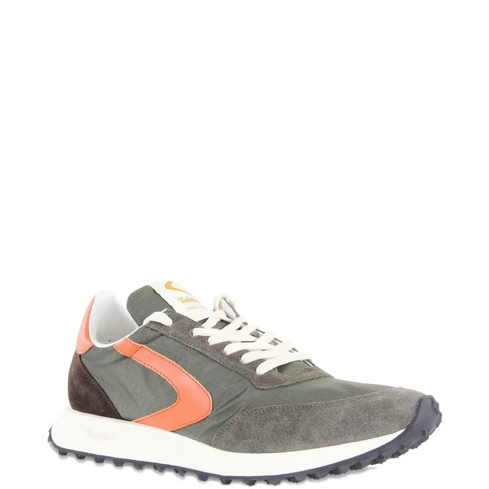 Кроссовки с логотипом