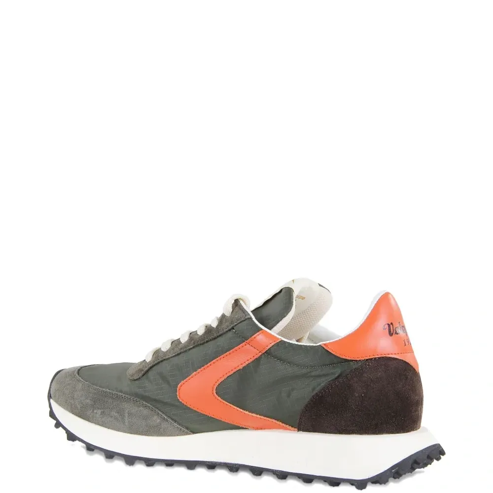 Кроссовки с логотипом