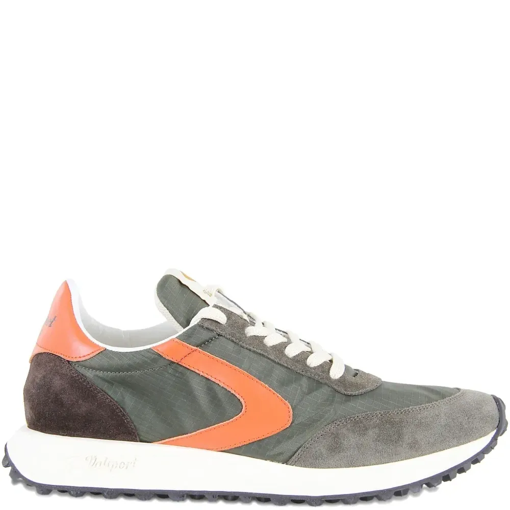 Кроссовки с логотипом