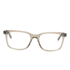 Очки в прямоугольной оправе