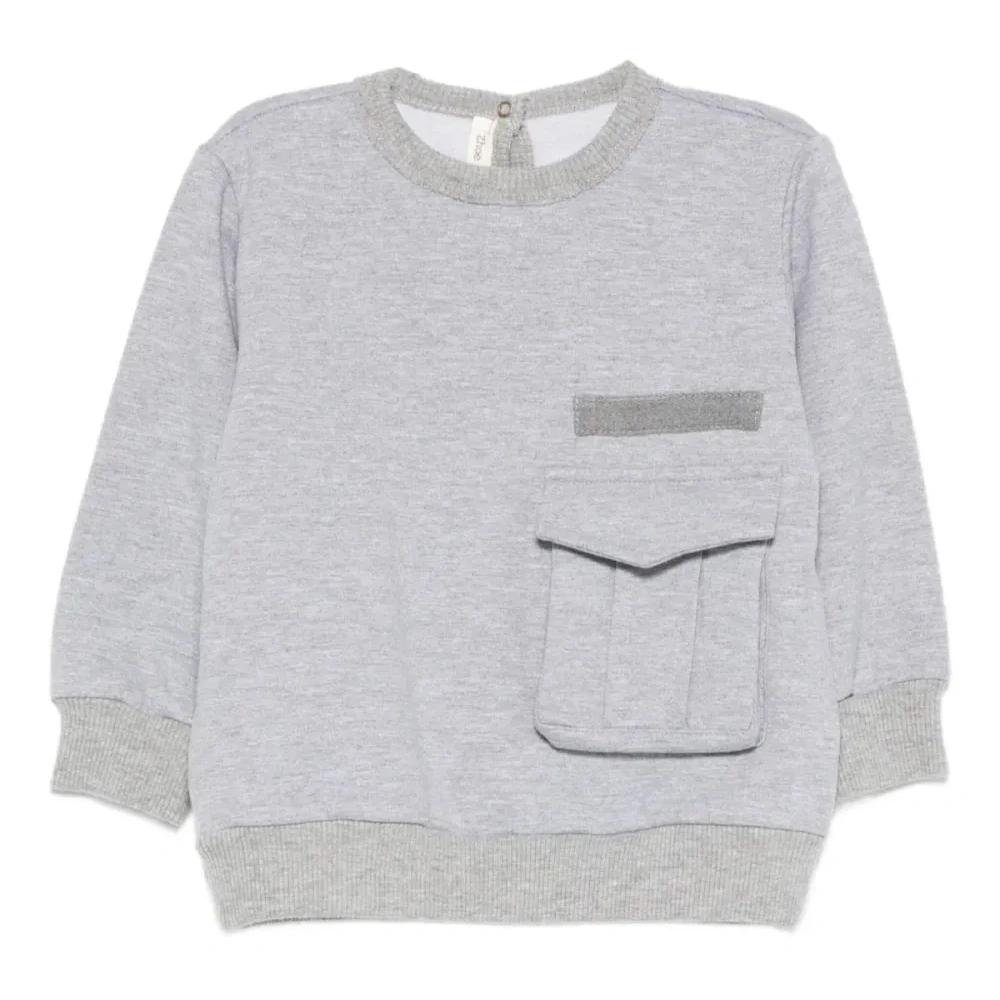 Свитер с карманом