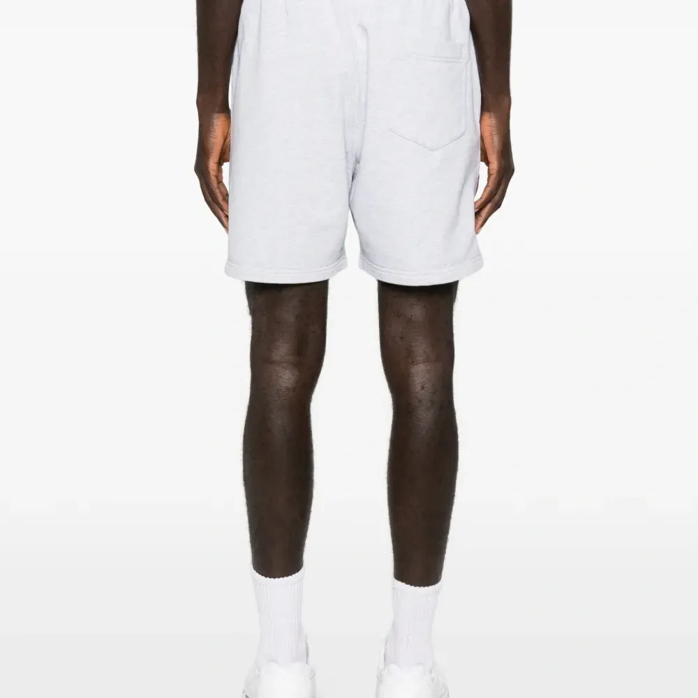 Спортивные шорты на эластичном поясе