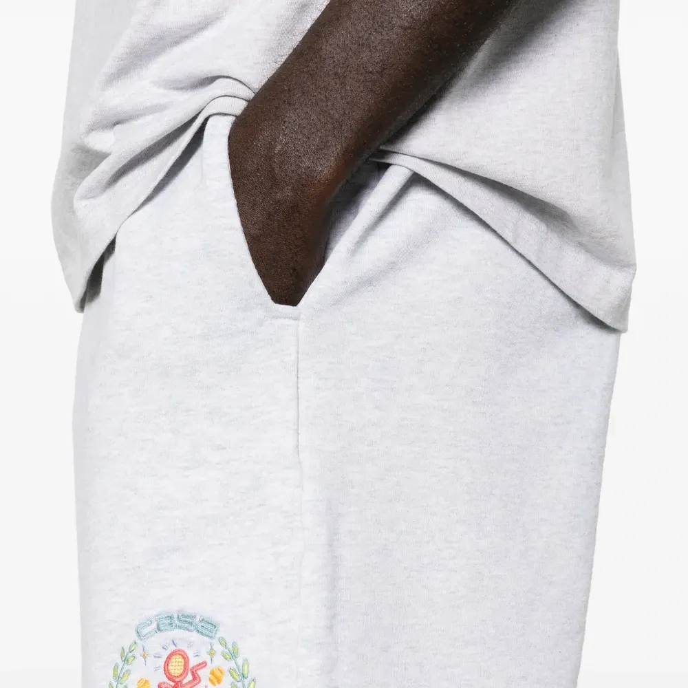 Спортивные шорты на эластичном поясе